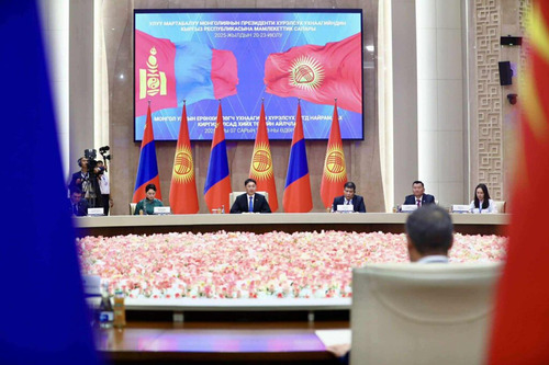 МУ-ын Ерөнхийлөгч У.Хүрэлсүх, Бүгд Найрамдах Киргиз Улсын Ерөнхийлөгч С.Жапаров нар албан ёсны хэлэлцээ хийлээ